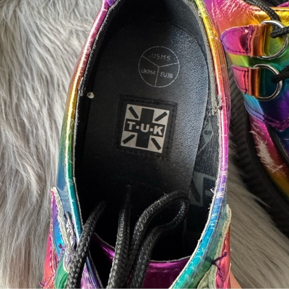 T.U.K.
Unisex Shoes Mondo Hi Creepers Sneaker Metallic Rainbow A8647 - Picture 9 of 11